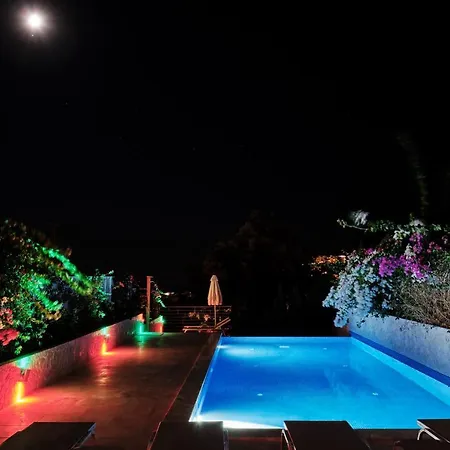 Tana Villa