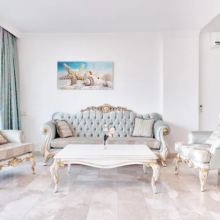 Tana Villa
